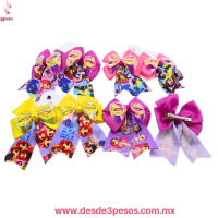 Par de Moños Plastificado cromado y liston con personajes en colores 9 x 11cm. 