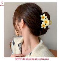 Paquete con 12 Pinzas decorada con 3 Flores Colores Pastel matte 10x6cm. QHP-F358