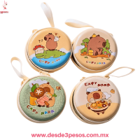 Monedero Redondo de Metal con Figuras de Capibara 8 cm. De diametro MC24-M15