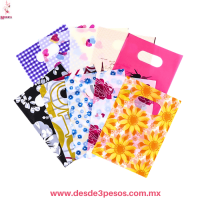 Paquete con 100 Bolsas de Polipapel Decorada en varios modelos 19.5 x 15.5 cm 