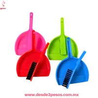 Recogedor con escoba pequeña de Plástico en colores 20 x 28 cm. Y 24 x 4 cm. Recogedor con escoba pequeña de Plástico en colores 20 x 28 cm. Y 24 x 4 cm.