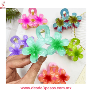 Bolsa con 12 pinza de peinado dos flores transparentes con colorido 9 x 5.5 cm 