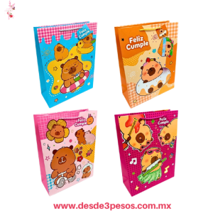 Bolsa de regalo en Carton Duro con diseños de Capibaras 23 X 18 cm 