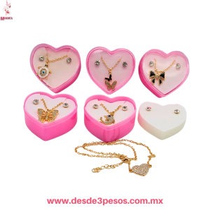 Cajita Corazon con Joyeria Cadena con Dije y Par de Aretes color Dorado 21 cm. De largo 
