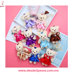Llavero Osito Peluche con Vestido Satinado y Diamante en colores 11 x 7 cm. Precio por 1 pza. 