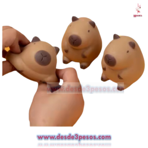Squishi  en forma de CAPIBARA relleno de arena  8 x 5 cm.